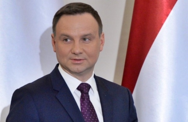 Prezydent Duda w ostatniej chwili podpisał ustawę o reformie oświaty.