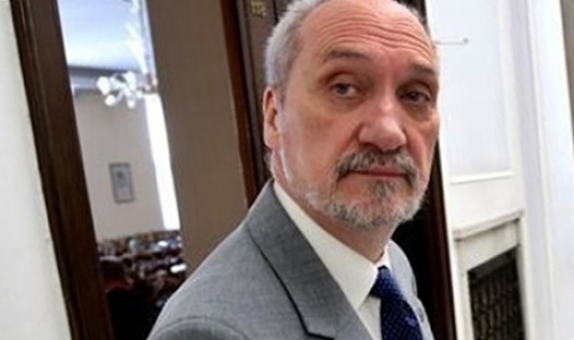 Macierewicz zdecydował o naprawie śmigłowców patrolujących Bałtyk
