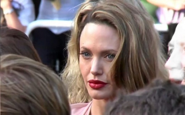 Angelina Jolie pogodziła się z ojcem! Ich konflikt trwał przez 15 lat