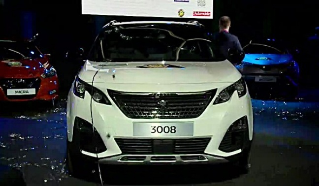 Peugeot 3008 z tytułem Car of the Year 2017 na targach motoryzacyjnych w Genewie