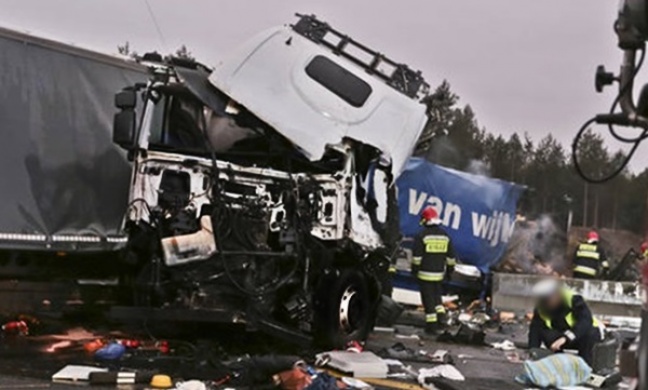 Tragiczny wypadek. Zderzyły się czołowo dwa tiry.
