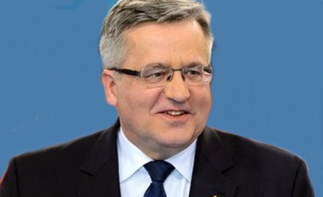 Komorowski staje po stronie Wałęsy