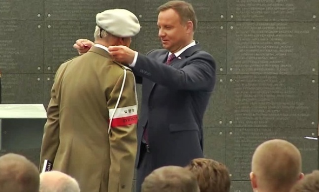 Prezydent Andrej Duda odznaczył powstańców z okazji  obchodów 73 rocznicy Powstania Warszawskiego
