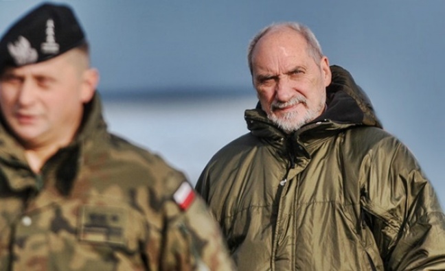 Macierewicz odwiedził 34. Bazę Lotnictwa Morskiego w Gdyni