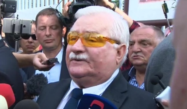 Wałęsa złożył kwiaty pod Pomnikiem Poległych Stoczniowców.