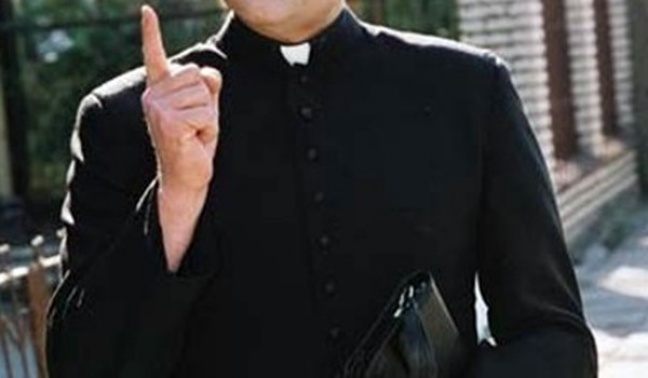 Przebrał się za księdza i zbierał pieniądze od wiernych