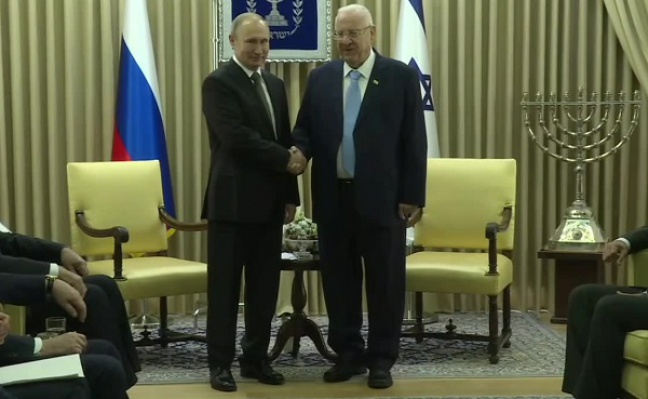 „Antysemityzm kończy się Oświęcimiem”. W. Putin podczas spotkania z prezydentem Izraela