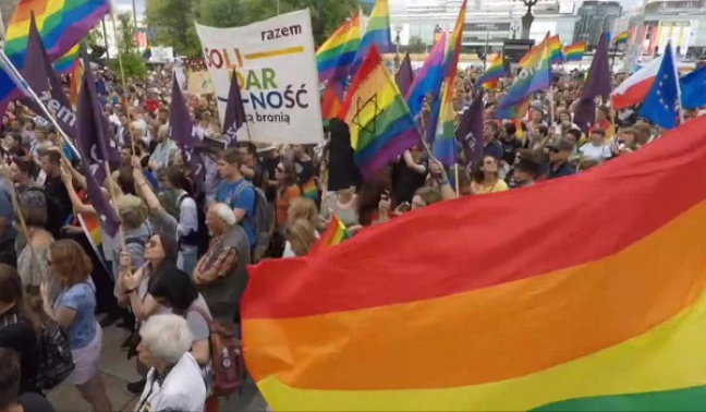 Czy to rząd podjudza do tego, by atakować geje i lesbijki?