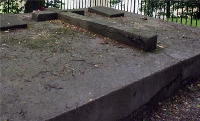 Zamiast dwóch osób w grobie spoczywało w nim sześć