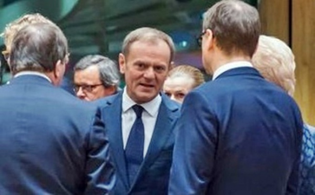 Donald Tusk stawił się w warszawskiej prokuraturze.