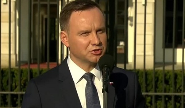 Duda staje w obronie Szydło