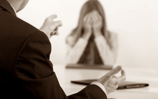 Częściej jesteśmy zwalniani czy sami zmieniamy pracę?